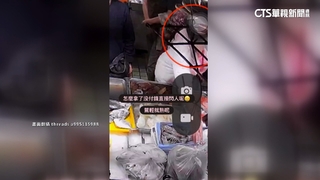 年關近黃昏市場湧人潮　女趁亂「拎走」海鮮沒付錢