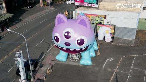 高雄過年打卡好忙！巨型IP「偶呀吉.總鋪獅」成新地標