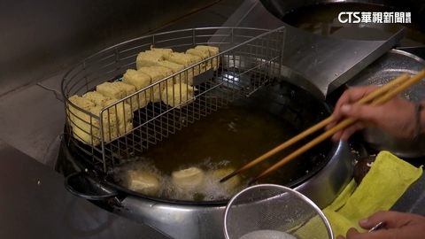 臭豆腐店「被罵反變紅」 拔髮女住戶無奈:很多人朝聖