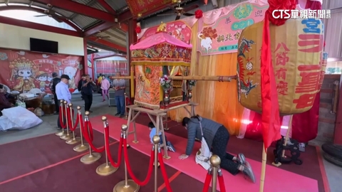 粉紅超跑連9天駐駕嘉義月老廟 開放鑽轎底.抽獎慶新年