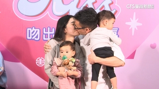 西洋情人節放閃！　台北車站情侶「接吻大賽」登場