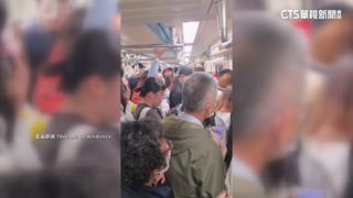 乘客「揮傘勾吊環」引發驚慌　北捷保全衝進車廂處理