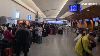 出國過年！年假Day2　有人提早約5小時櫃位未開就排隊