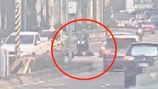 大同區轎車闖紅燈連撞行人.騎士2傷　駕駛肇事逃逸