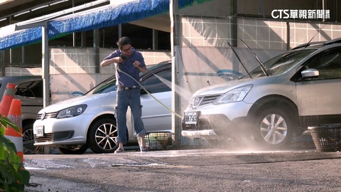年前幫愛車打理一番! 自助洗.汽車美容湧「汽車貪食蛇」
