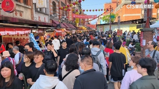 迪化街年貨大街最後日湧人潮　攤商「清倉大拍賣」