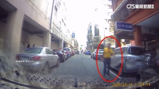 後照鏡遭人碰撞！　翁討「賠償金」　駕駛：對方刻意碰
