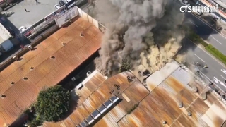 除夕祝融！　宜蘭綠九市場燒臘店竄濃煙　民眾驚慌逃