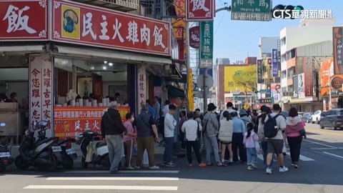 人潮就是錢潮！　除夕嘉義「火雞肉飯」排人龍　業者忙翻