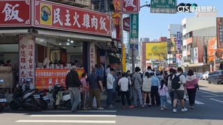 人潮就是錢潮！　除夕嘉義「火雞肉飯」排人龍　業者忙翻