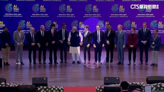 印AI峰會大合照爆話題　奧特曼.阿莫戴拒牽手