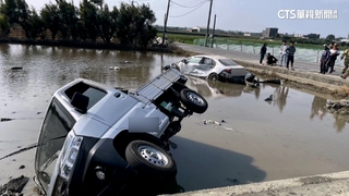 嘉義水上路口會車擦撞「2車摔田裡」　1人頭部重創
