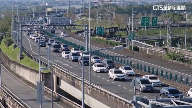 國5北上透早塞爆如停車場　民眾避車潮清晨就上路