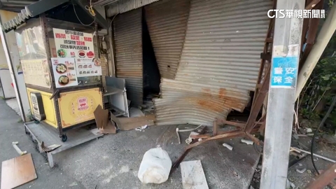 「複雜路口」又出事！　女疑闖燈撞飛騎士　失控再撞店家