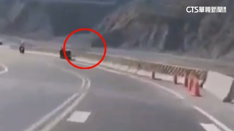 死亡車禍! 高雄男騎車出遊撞護欄 墜50米深橋下送醫亡