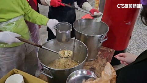 宜蘭拜拜外帶平安粥遭罵「自私」？　廟方：可自備容器外帶