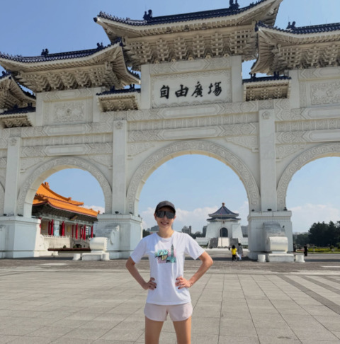 嗆蔣中正「繼續罰坐吧」遭網軍灌爆　賈永婕喊話：一起去看展覽