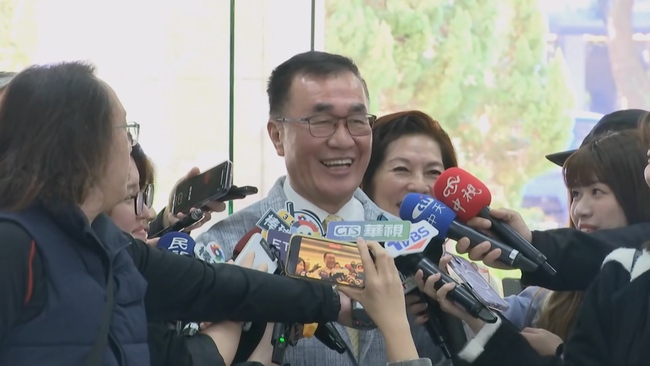 已遞辭呈蔣萬安捨不得簽？　李四川笑回：整天要攬緊緊 | 華視新聞