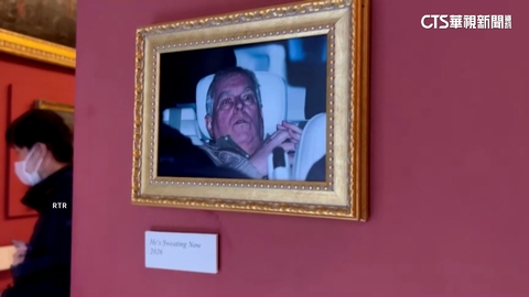 羅浮宮驚現「落馬王子」照片　社運團體快閃15分鐘遭撤