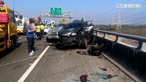 【台語新聞】開工日國3驚魂！　7車連環撞3傷　回堵2公里
