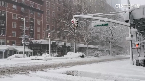 炸彈氣旋襲擊 美東北部強烈暴風雪成冰雪世界
