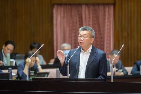 「萬年總召」柯建銘下台一鞠躬　蔡其昌當選民進黨團總召　