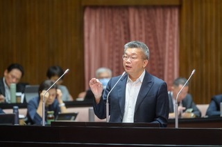 「萬年總召」柯建銘下台一鞠躬　蔡其昌當選民進黨團總召　