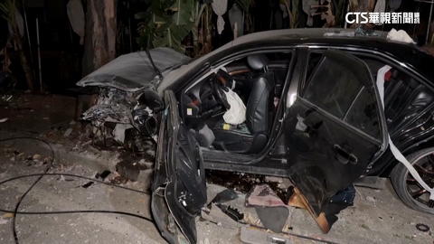 拒檢逃連撞警車電桿 嫌疑毒駕「車內搜出毒」