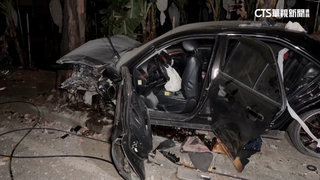 拒檢逃連撞警車電桿　嫌疑毒駕「車內搜出毒」