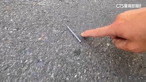 貨車載「鐵釘掉滿路」險肇事 警急清理再追禍首開罰