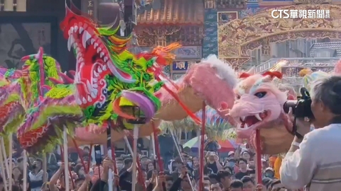 苗栗15尾神龍循古禮開光點睛 粉紅祥龍和善孩童喜愛