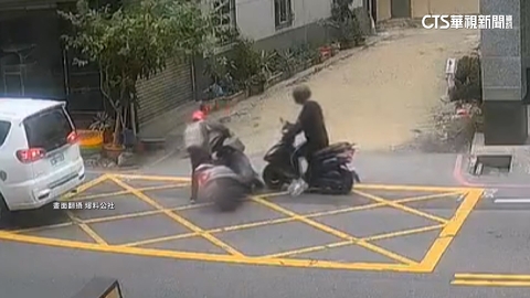 婦人車禍倒地被疑「假摔」 家屬秀傷勢照澄清