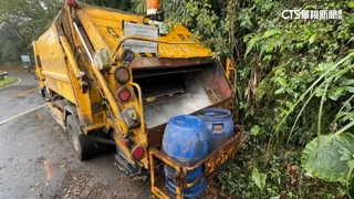 垃圾車疑機件脫鉤「廚餘架彈起」　8旬婦被撞倒地