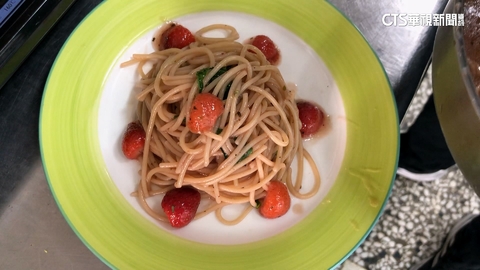 草莓義大利麵「鹹甜衝擊」！　顧客直呼特別「像邊吃草莓蛋糕」