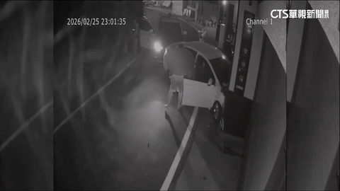 駕駛違規不甩警一路逃! 撞壞圍牆.民宅「驗出毒駕」