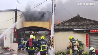 婦出門接小孩！　忘電鍋在煮飯　家中起火燒兩戶