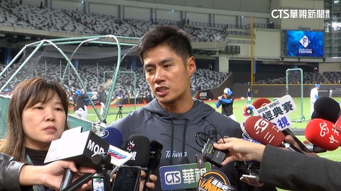 親自上丘為「費仔」餵球　陳偉殷：力道有MLB水準
