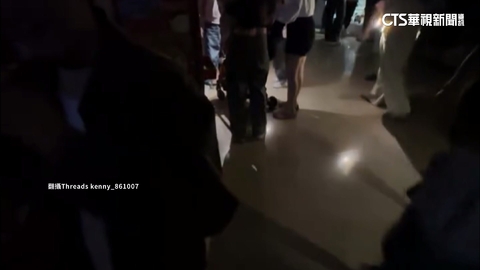 逛一半黑漆漆！百貨無預警停電　民眾困電梯半小時