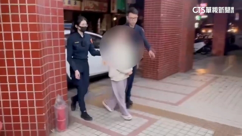 中山站旁遭陌生女踩腳亮利器！　警逮捕女嫌偵辦