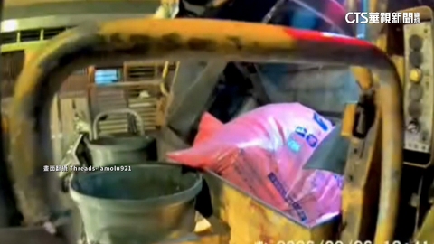 危險！燃燒中菸蒂丟進垃圾車　清潔員怒撿歸還住戶