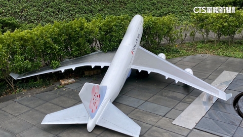小人國模型遭破壞！飛機脫軌卡草叢　園方：疑大人所為