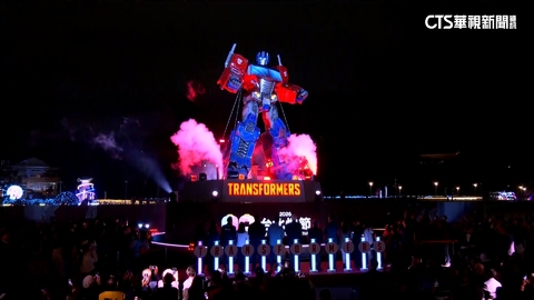 花博燈節現人潮！　主燈變形金剛「不會動」引熱議