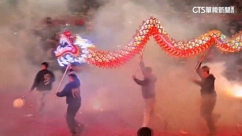 炸裂! 苗栗火旁龍之夜 6千串鞭炮轟炸龍陣超震撼