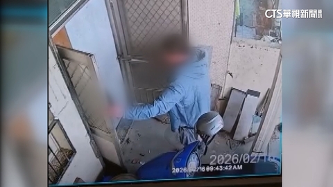 恐怖！男持鐵鎚.利器猛踹大門　強闖民宅勒屋主恐嚇