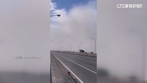 一片灰濛濛！　沙塵襲萬大橋.高屏大橋　騎士驚