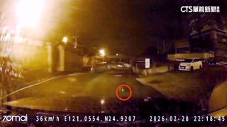 輾過路邊行李箱「前保桿損壞」　駕駛報警爆衝突