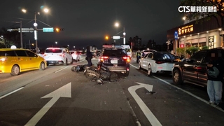 7旬翁撞2機車致「推撞警車」　3人受傷幸無大礙