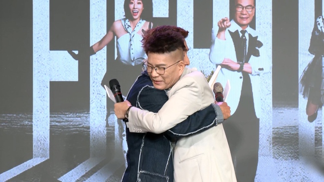 沈玉琳回來了！親曝正式出院時間　潘若迪驚喜獻花「哽咽相擁」 | 華視新聞