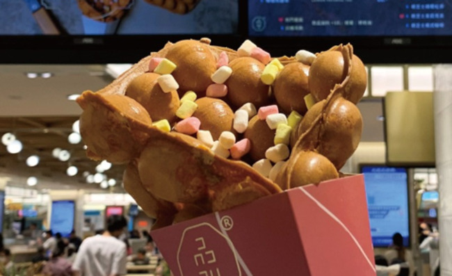 台咖啡廳赴日賣雞蛋仔標榜「台灣誕生」 引爆港人怒火　業者致歉：翻譯嚴重疏失 | 華視新聞