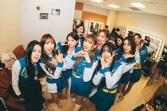 《宇宙啦啦隊》首賣週邊秒殺  粉絲排隊3小時不散場 | 華視新聞